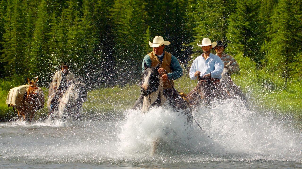 Crosswaters Resort At Kananaskis Bagian luar foto