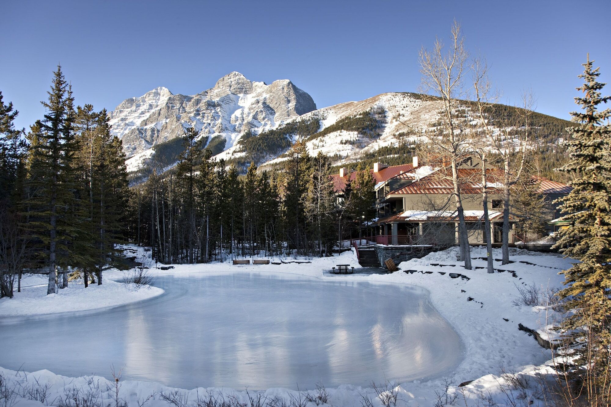 Crosswaters Resort At Kananaskis Bagian luar foto